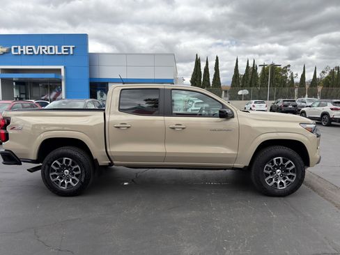 Used 2023 Chevrolet Colorado Z71 w/ Z71 Convenience Package 2 AWD/4WD image 9