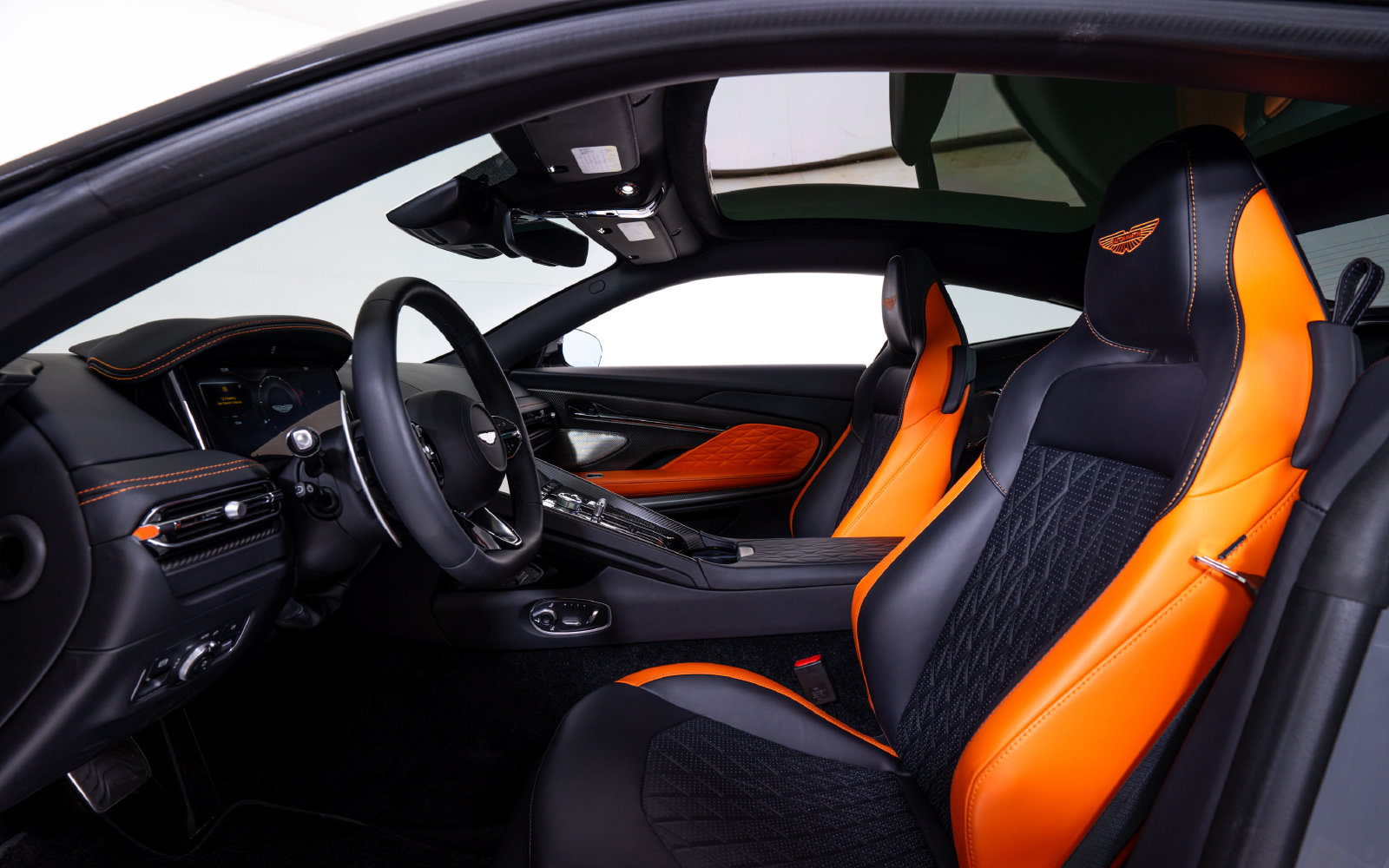 Used 2025 Aston Martin DB12 Coupe RWD image 20