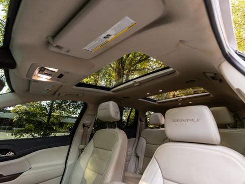 Used 2021 GMC Acadia Denali w/ Denali Technology Package FWD image 10