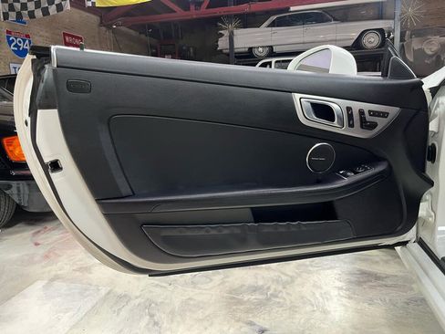 Used 2015 Mercedes-Benz SLK 250 w/ Premium Package image 30