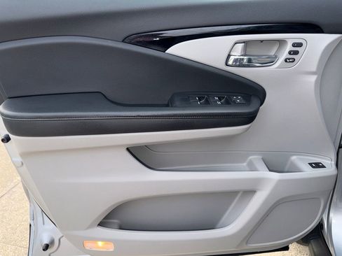 Used 2021 Honda Pilot Touring image 10