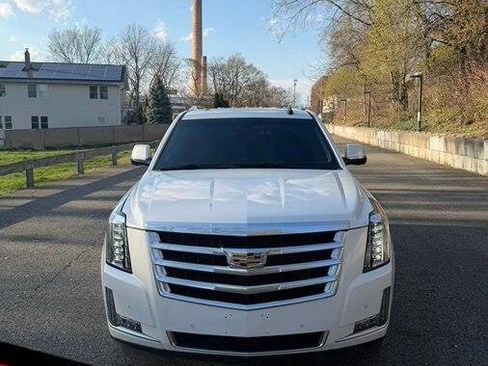 Used 2018 Cadillac Escalade Luxury image 1