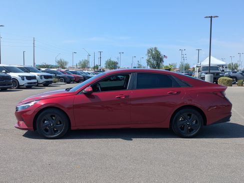 Used 2023 Hyundai Elantra SEL w/ Cargo Package FWD image 2