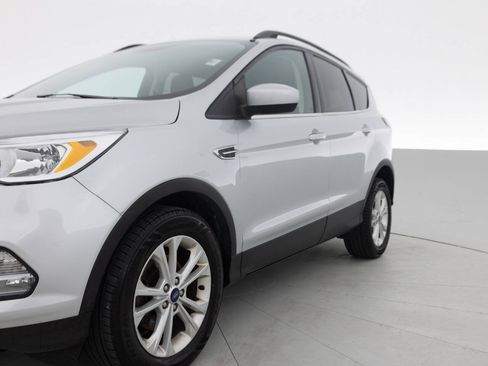 Used 2018 Ford Escape SE FWD image 12