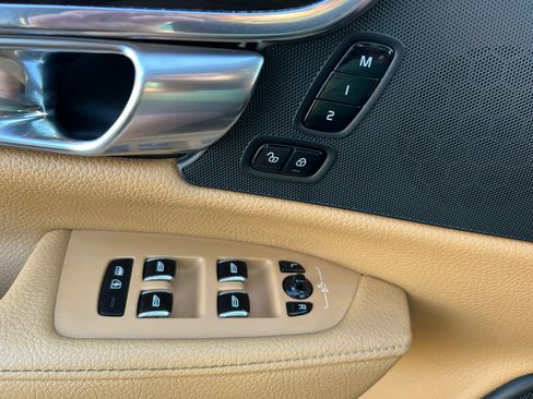 Used 2018 Volvo S90 T5 Momentum w/ Momentum Plus Package image 32