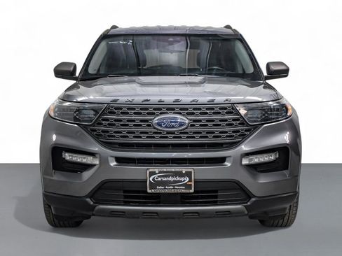 Used 2021 Ford Explorer XLT w/ Equipment Group 202A image 3