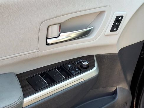 Certified 2022 Toyota Sienna Limited AWD/4WD image 17