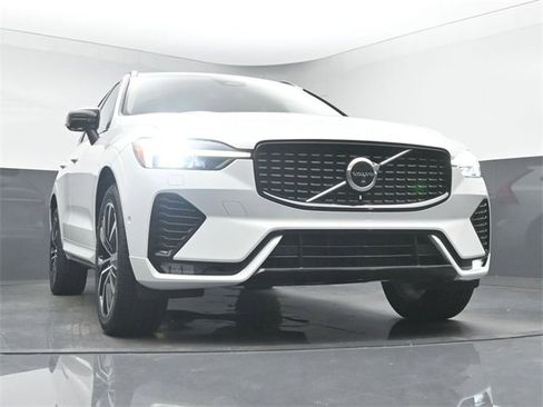 Used 2023 Volvo XC60 B5 Plus w/ Climate Package image 37