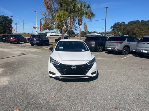 New 2025 Nissan Versa SR w/ Trunk Package image 2