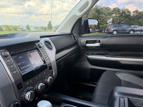 Used 2017 Toyota Tundra SR5 w/ SR5 Upgrade Package AWD/4WD image 13