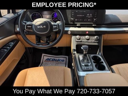 Used 2023 Kia Carnival LX FWD image 17
