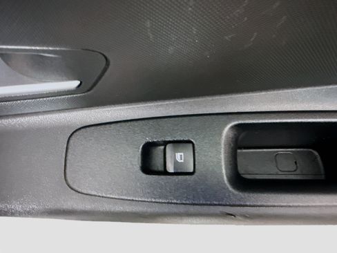 Used 2025 Hyundai Elantra SE FWD image 30