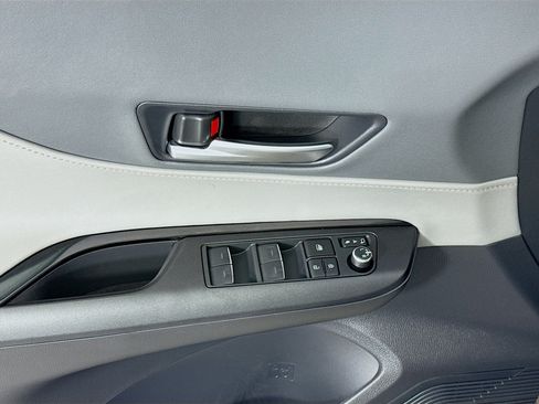 Certified 2024 Toyota Venza LE AWD/4WD image 17