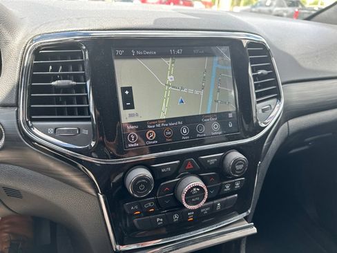 Used 2022 Jeep Grand Cherokee Laredo E RWD image 10