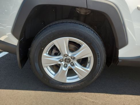 Certified 2019 Toyota RAV4 XLE w/ Convenience Package AWD/4WD image 11