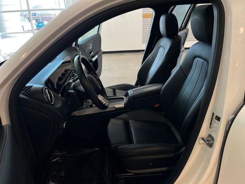 Used 2025 Mercedes-Benz GLB 250 4MATIC image 28