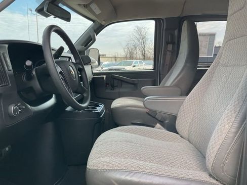 Used 2025 Chevrolet Express 3500 LT w/ LT Preferred Equipment Group image 10