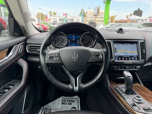 Used 2020 Maserati Levante GranLusso AWD/4WD image 20