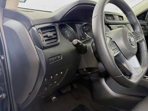 Certified 2019 Nissan Rogue SV image 8