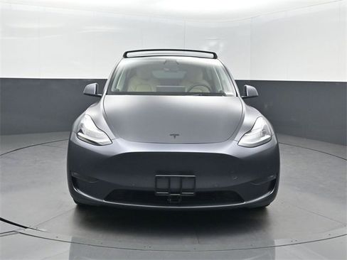 Used 2021 Tesla Model Y Long Range image 31