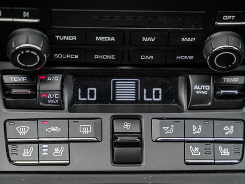 Used 2024 Porsche 718 Boxster w/ Premium Package image 13