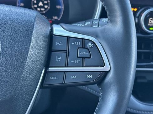 Used 2023 Toyota Highlander Limited image 39
