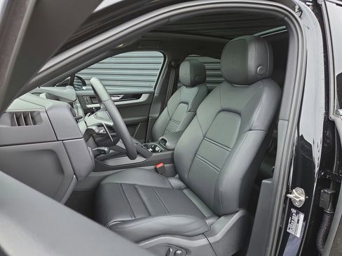 Certified 2026 Porsche Cayenne Coupe image 5