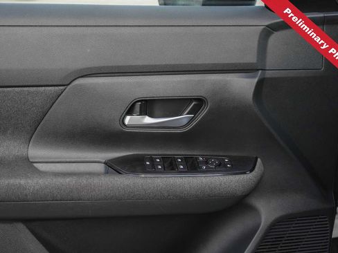 Used 2025 Nissan Kicks SV w/ Illumination Package FWD image 16