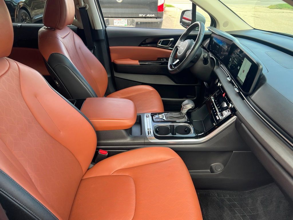 Certified 2023 Kia Carnival SX FWD image 19