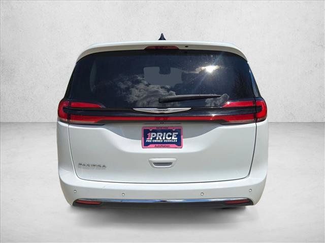 Used 2024 Chrysler Pacifica Touring-L FWD image 7