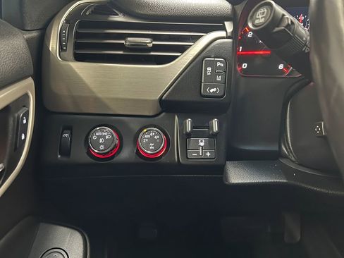 Used 2015 GMC Yukon Denali image 29