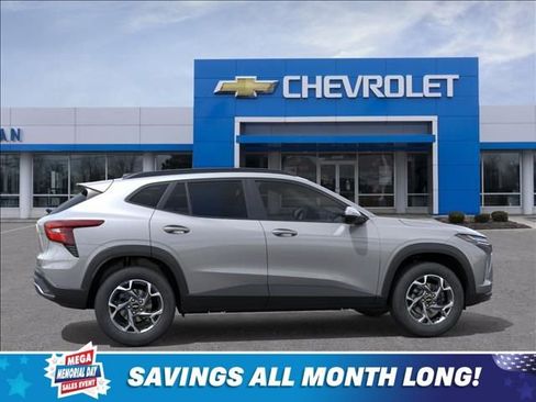 New 2026 Chevrolet Trax LT w/ Driver Confidence Package FWD image 5