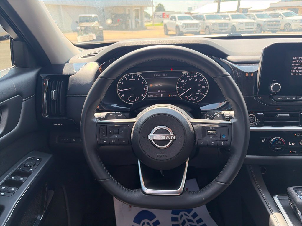 Used 2024 Nissan Pathfinder SV w/ SV Premium Package AWD/4WD image 15