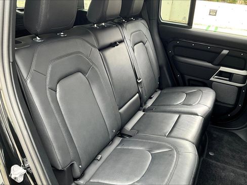 Used 2024 Land Rover Defender 110 SE image 21