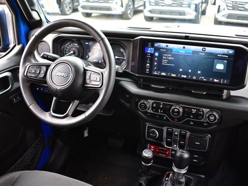 Used 2024 Jeep Wrangler Unlimited AWD/4WD image 37