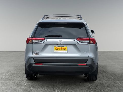 Used 2021 Toyota RAV4 XLE Premium image 4