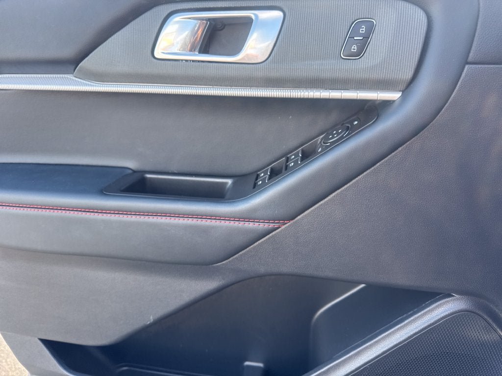 Used 2025 Ford Explorer ST-Line AWD/4WD image 19