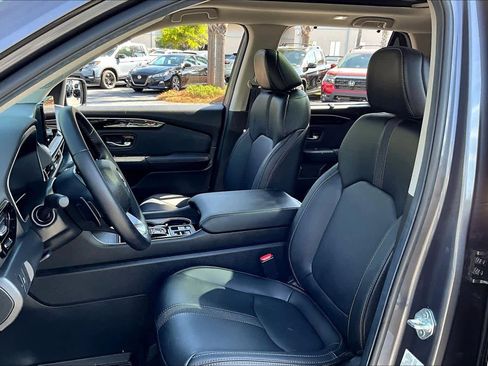 Certified 2025 Honda Pilot Touring image 8