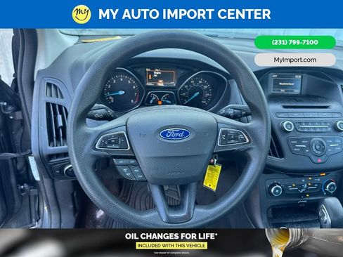 Used 2017 Ford Focus SE FWD image 9