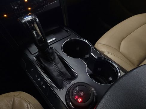 Used 2017 Ford Explorer XLT w/ Equipment Group 202A image 26