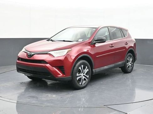 Used 2018 Toyota RAV4 LE image 3