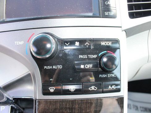 Used 2014 Toyota Venza LE w/ LE Convenience Package FWD image 33