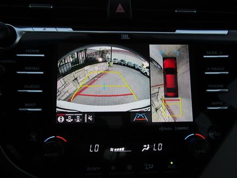 Used 2019 Toyota Camry XLE image 18