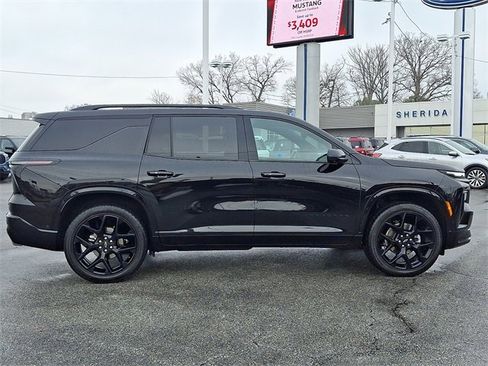 Used 2024 Chevrolet Traverse RS image 7