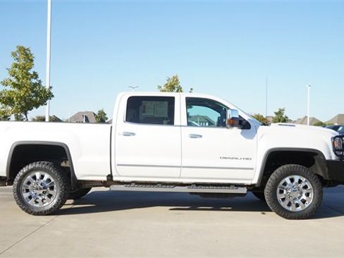 Used 2019 GMC Sierra 2500 Denali w/ Duramax Plus Package image 10