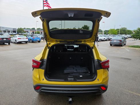 Used 2024 Chevrolet Trax RS FWD image 7