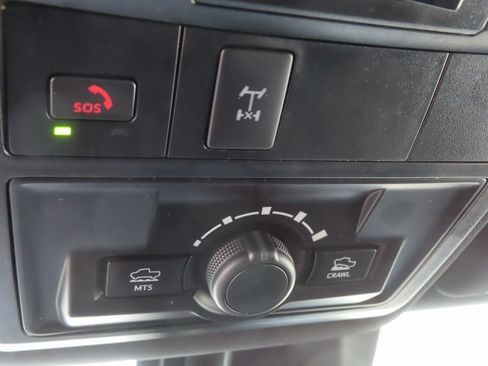 Used 2023 Toyota Tacoma TRD Off-Road image 9