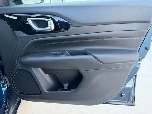 New 2026 Jeep Compass Latitude image 24