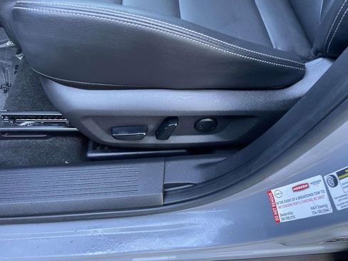 Used 2021 Nissan Rogue SL w/ Premium Package image 30