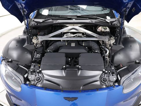 Used 2023 Aston Martin V8 Vantage Roadster RWD image 83